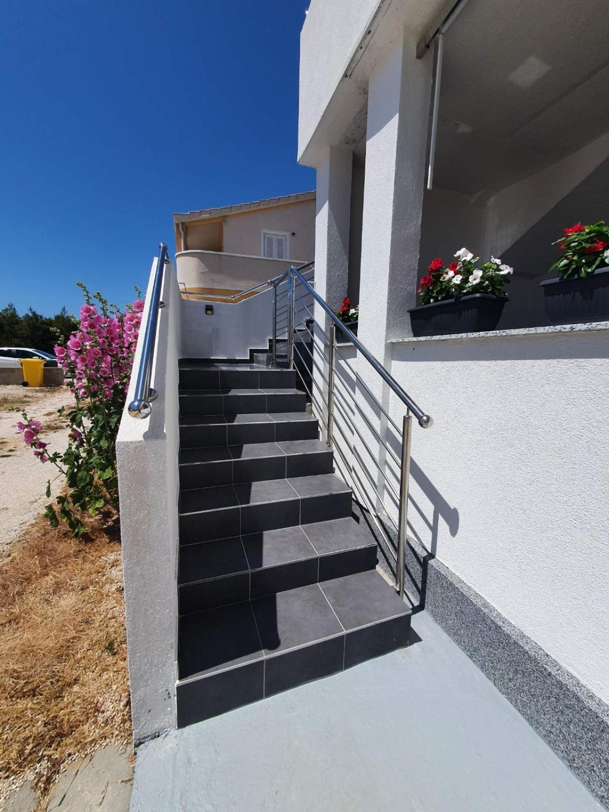 Apartments Nemcic 2 Нин Екстериор снимка