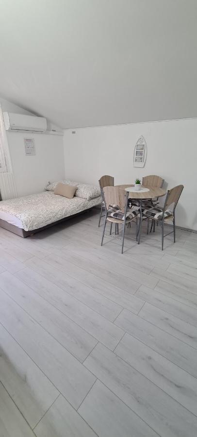 Apartments Nemcic 2 Нин Екстериор снимка
